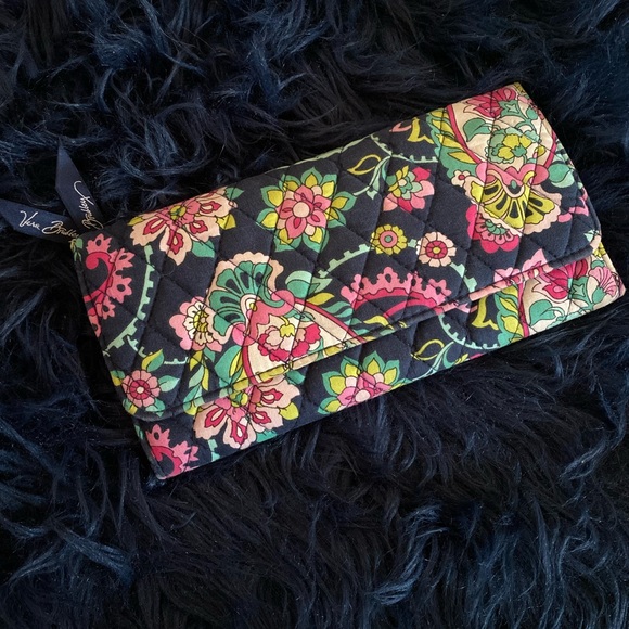 Vera Bradley Handbags - Like new Vera Bradley wallet!🦋